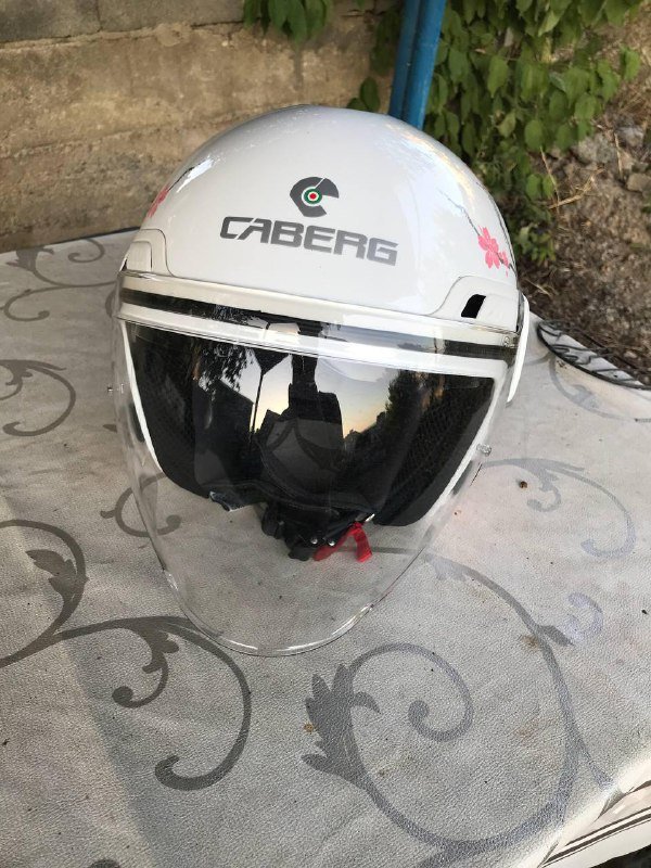 черный шлем Caberg Uptown, белый шлем Caberg Uptown, зимняя балаклава Alpinestars 1