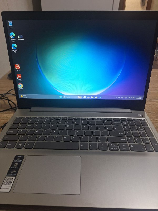 ноутбук Lenovo IdeaPad 3 с мышкой и наушниками 9