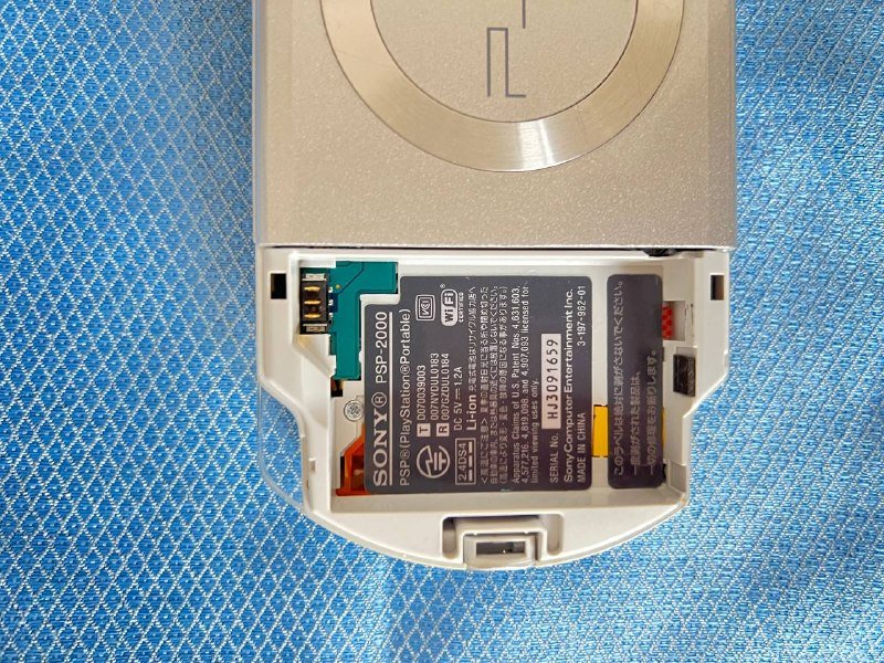 Sony PSP 2000 Ice Silver 7
