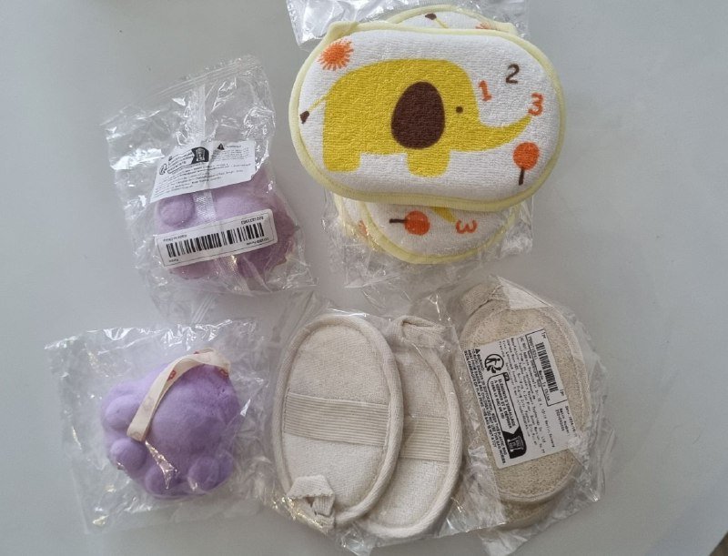 Халат, мочалки, стеклянные бутылочки, переноска для кошек, домик-когтеточка 6