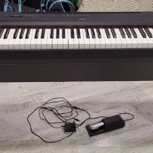 Yamaha P-125a digital piano, Yamaha FC4a pedal