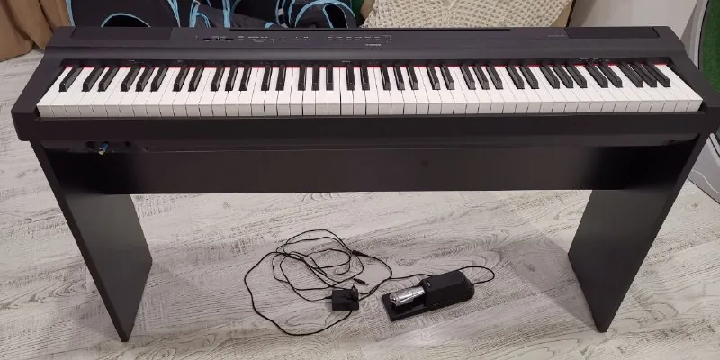 Yamaha P-125a digital piano, Yamaha FC4a pedal 1