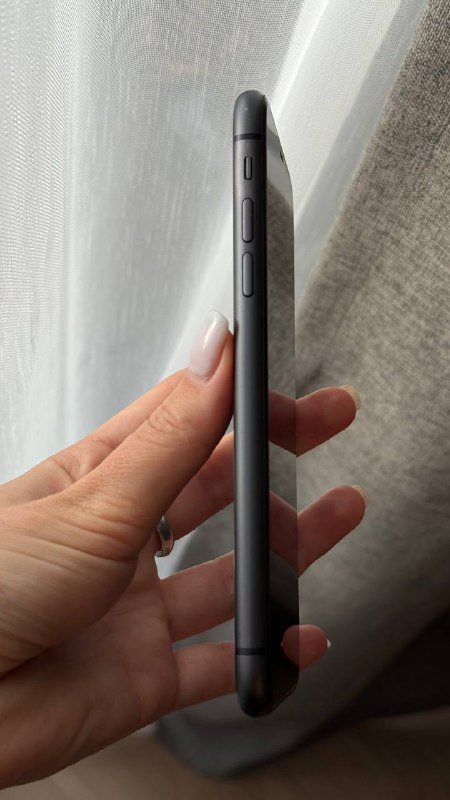 IPhone 11 128 GB с чехлом и шнуром 2