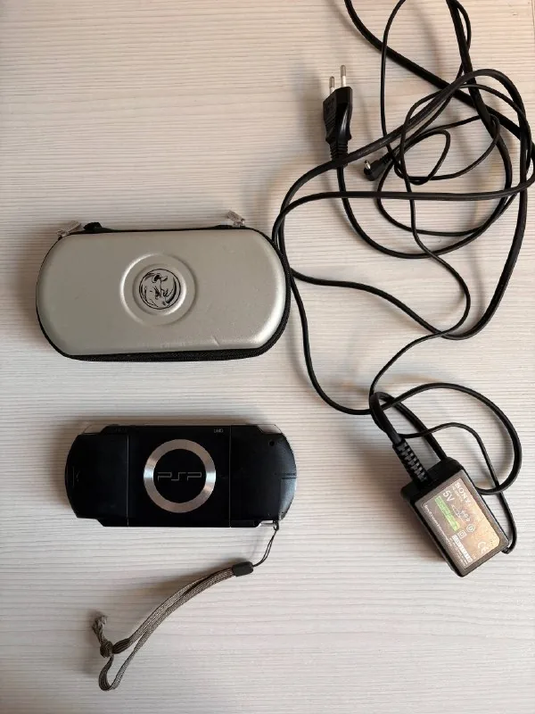 Sony PSP 1000, Nintendo DSi, MagicX Zero 40, Sony WH-1000XM4, Olympus FE-120 1