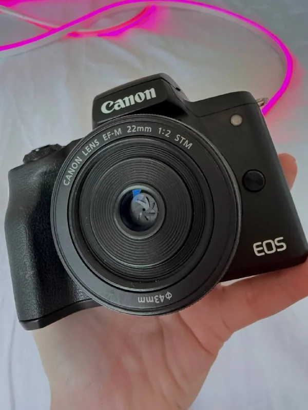 Canon EOS M50 Mark II, Canon EF-M 22mm f/2 STM 3