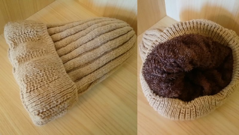 Теплая бежевая шапка с искусственным мехом
