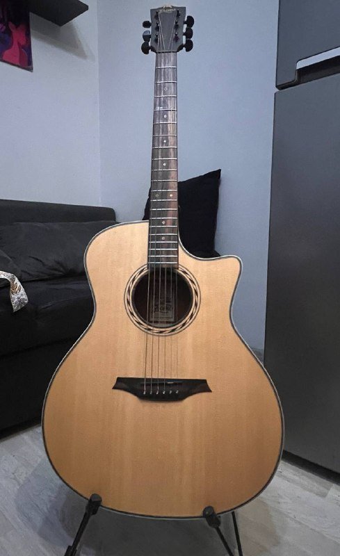 Электроакустическая гитара Bromo BAT2CE с аксессуарами