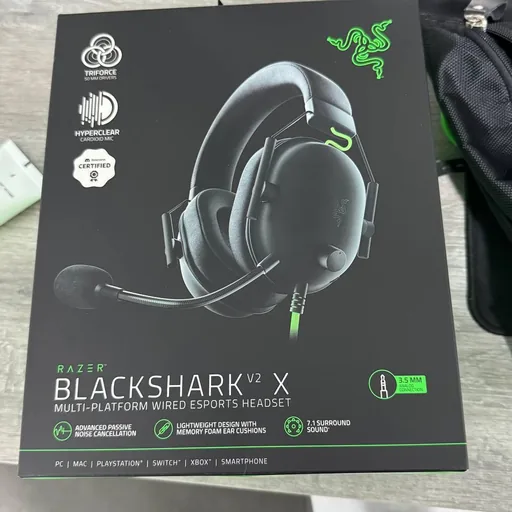 Наушники Razer, мышь Logitech, клавиатура