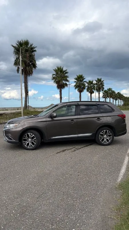 Mitsubishi Outlander SEL 2016 1