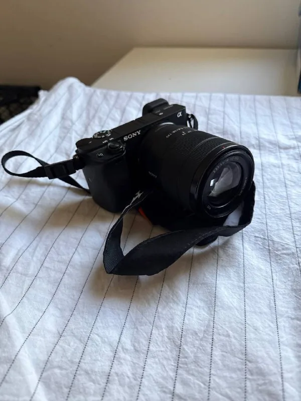 Sony a6500 камера, объектив 18-135mm, батарейка, карта памяти 1
