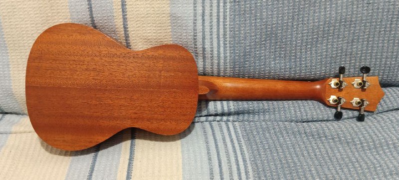 Укулеле концертное Harley Benton 2