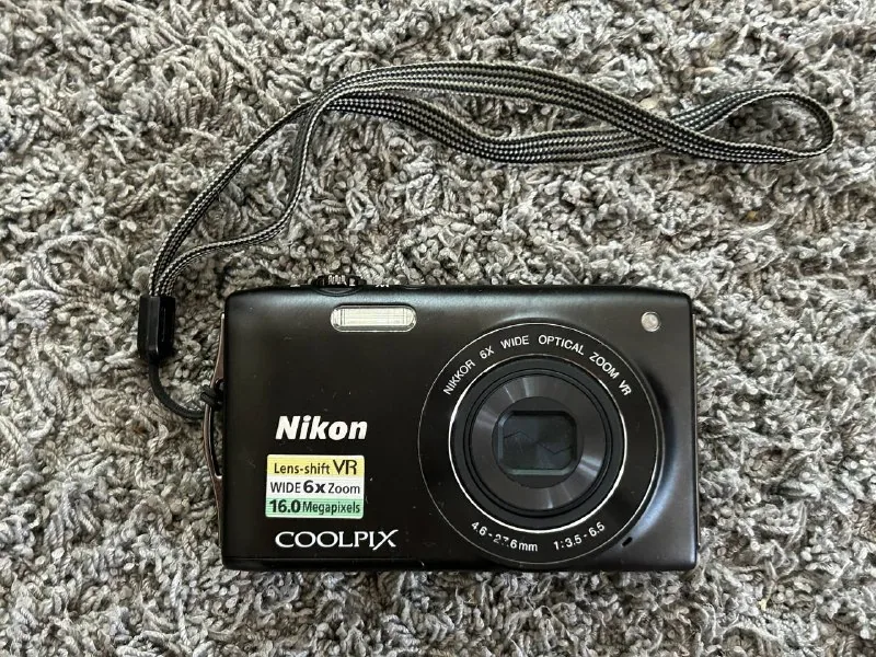 Камера мыльница Nikon Coolpix S3300 1