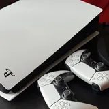 PS5 с двумя геймпадами 5
