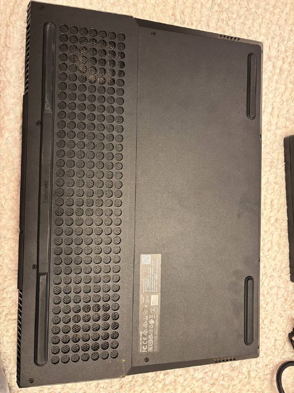 MacBook Pro 16" M1 Pro, Lenovo Legion 5 17 ACH Ryzen 7 Laptop 6
