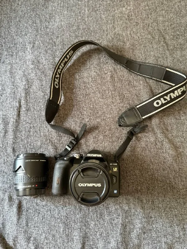 Фотоаппарат Olympus E-510 с двумя объективами и чехлом 1