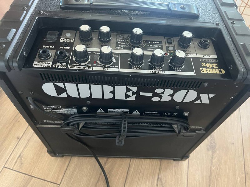 Гитарный усилитель Roland Cube 30X 3