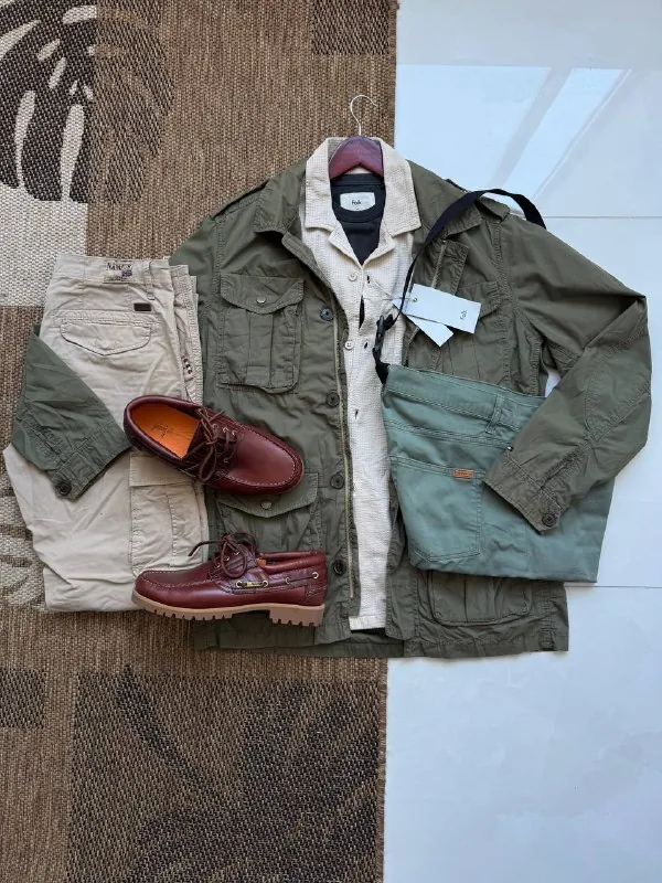Куртка Tommy Hilfiger, сорочка Folk, футболка Folk, штани Napapijri, месенджер Carhartt, човникове взуття Floris van Bommel 1