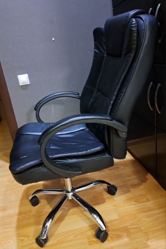 Офисное кресло б/у черное 2