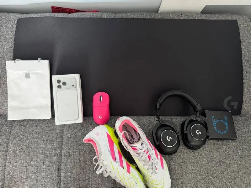 iPhone 17 Pro Max, бутсы adidas, наушники Logitech, коврик Logitech 1