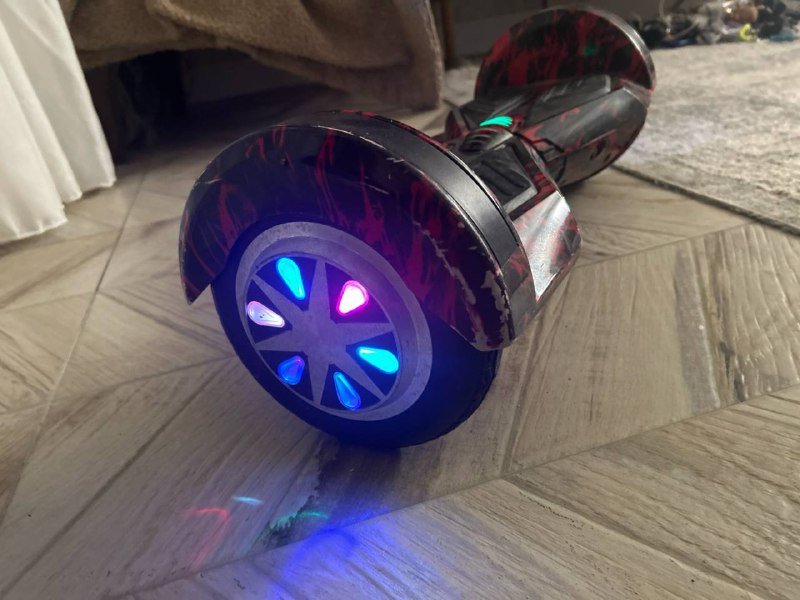 Гироскутер красно-черного цвета с ручкой, подсветка колес 3