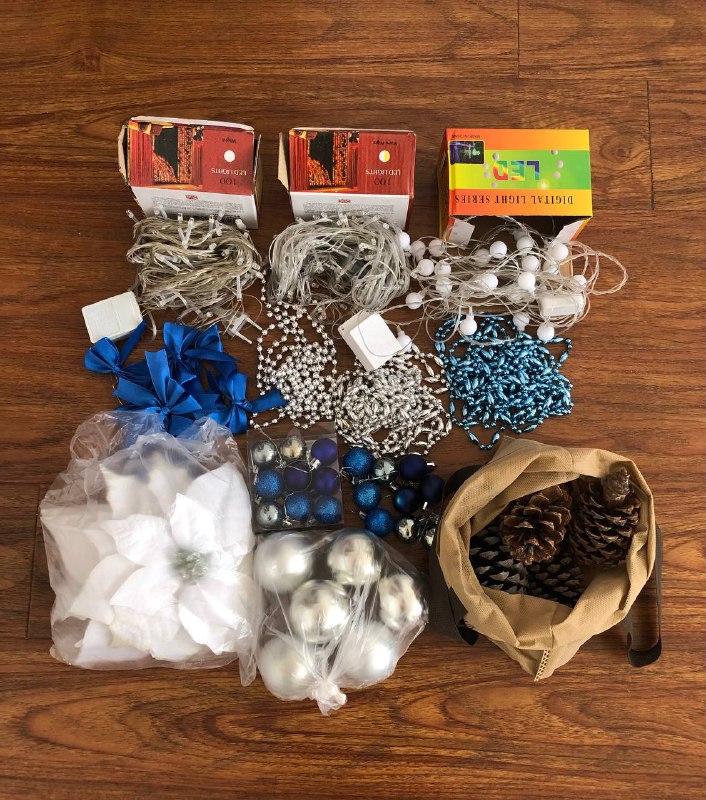 Елка с украшениями, гирлянды 3