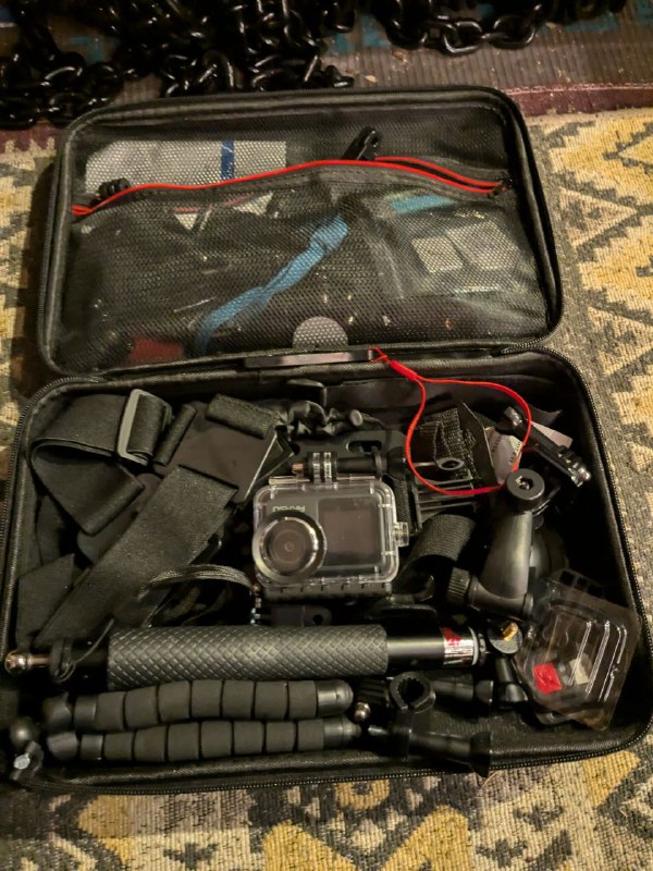 Neewer camera set, Akaso camera, accessories, 2 SD cards 6