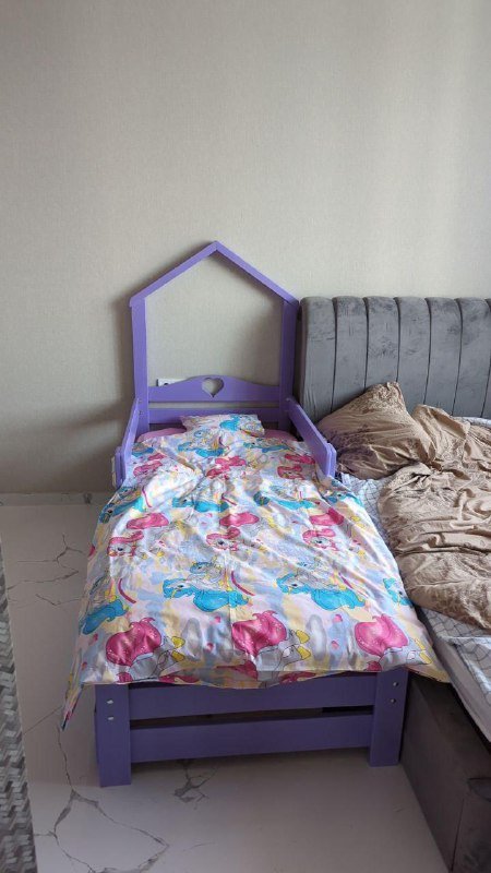 Детская кровать с матрасом фиолетовая