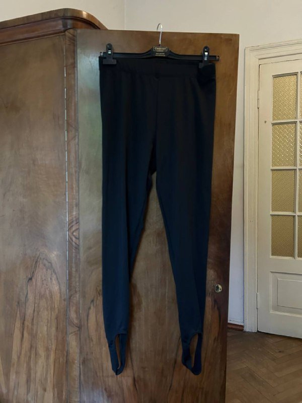 золотая сумка, кроссовки New balance, платье, топ, леопардовые штаны, леггинсы 10