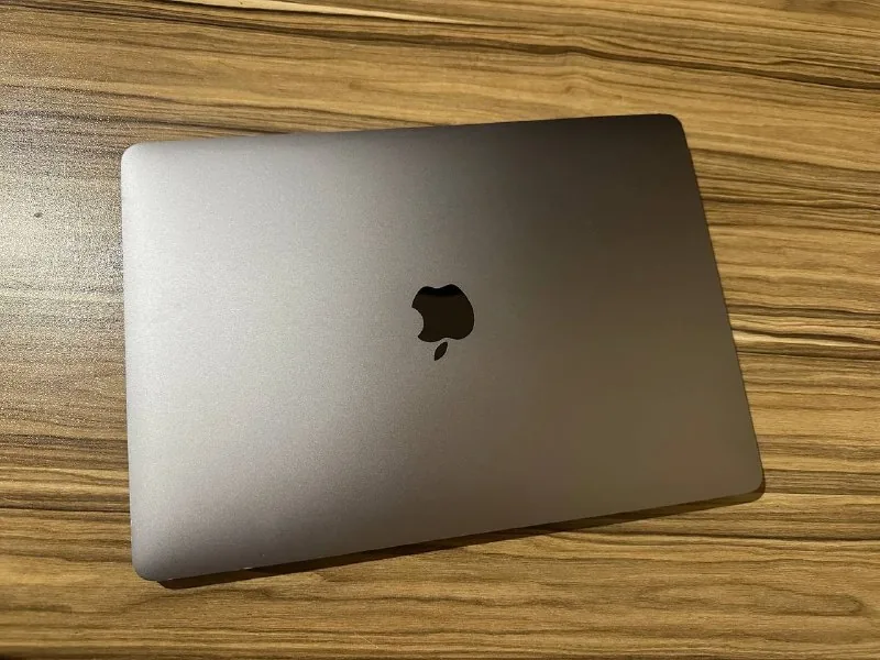 MacBook Air 2020 i3 8/256 GB