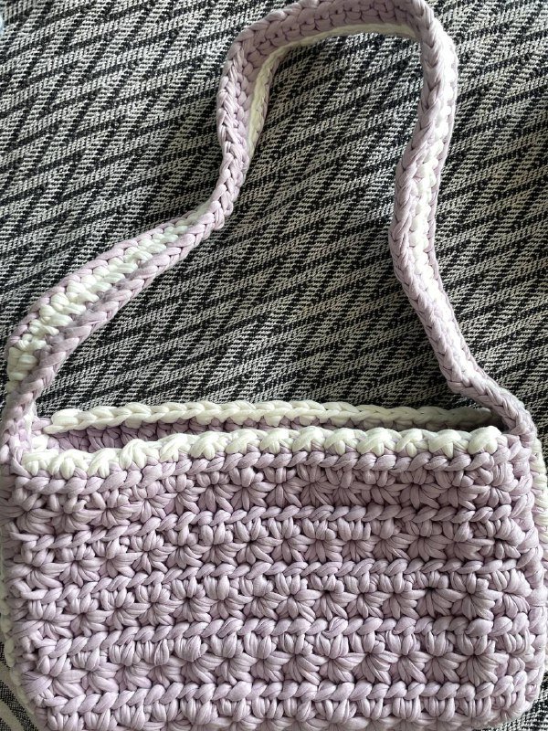 Вязаная сумка фиолетово-белая ручная работа 5