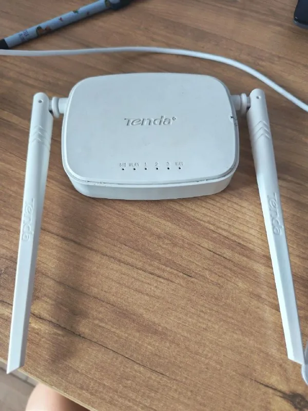 Роутер Tenda 1