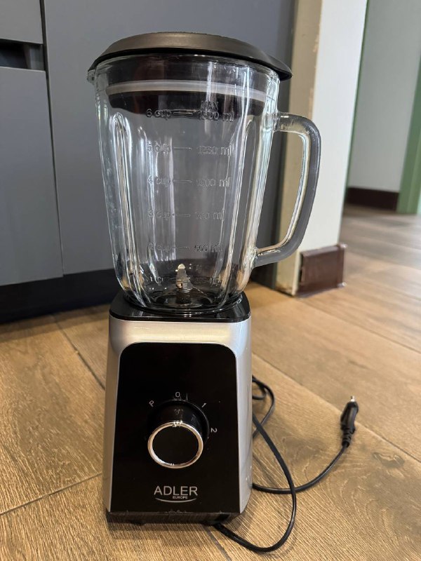 Кофемашина Nescafé Dolce Gusto, блендер Adler Europe 2