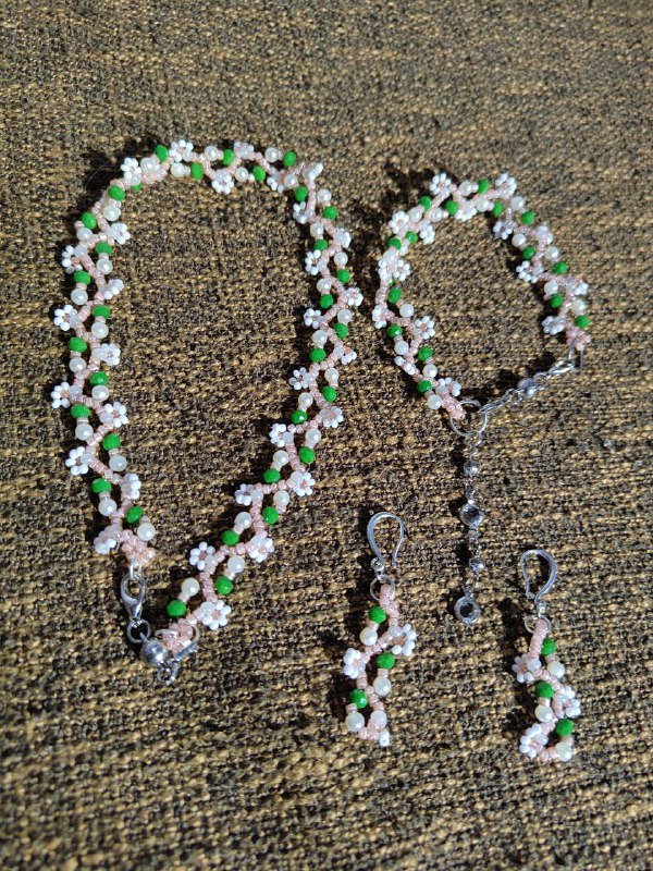 Украшения из бисера и полудрагоценных камней 2