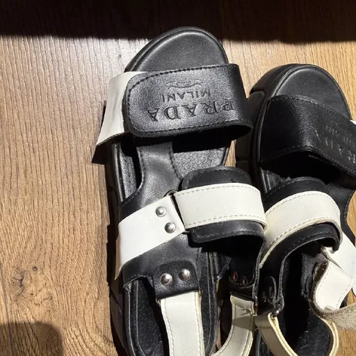 Босоножки Prada