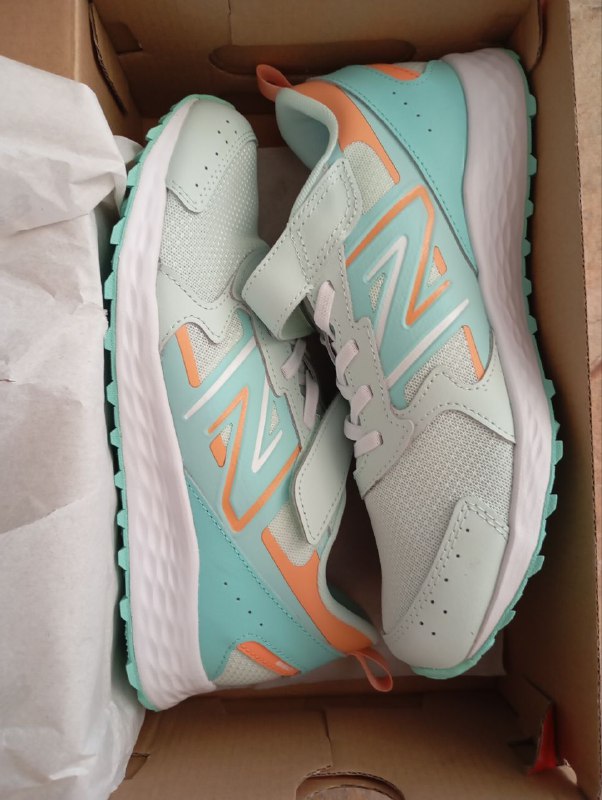 Кроссовки New Balance, босоножки Jack Wolfskin, гофре