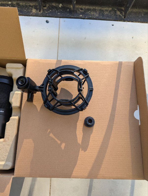 Audio-Technica AT2035 профессиональный студийный микрофон 3