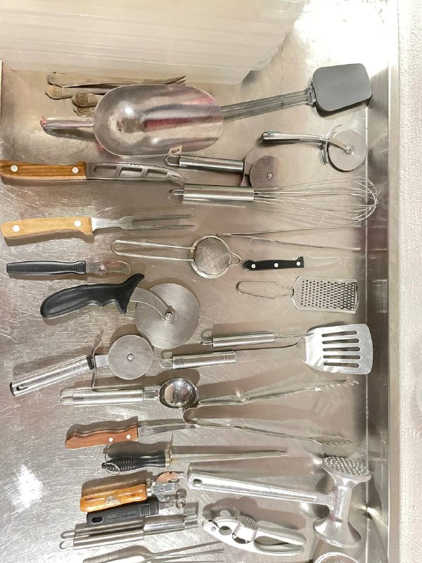 Инвентарь, посуда, бокалы, тарелки, кухонная утварь, мебель, декор 7