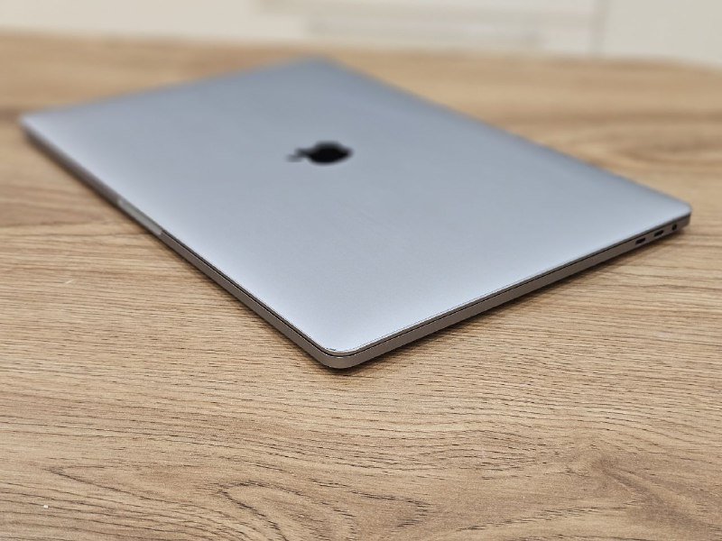 MacBook Pro 2019 i9 32GB RAM 2 video cards 2