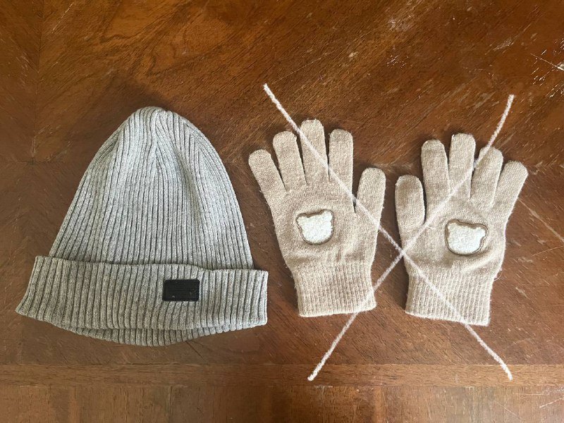 Джинсовая куртка, шапка, кожаные перчатки, худи, юбка, рубашка 2