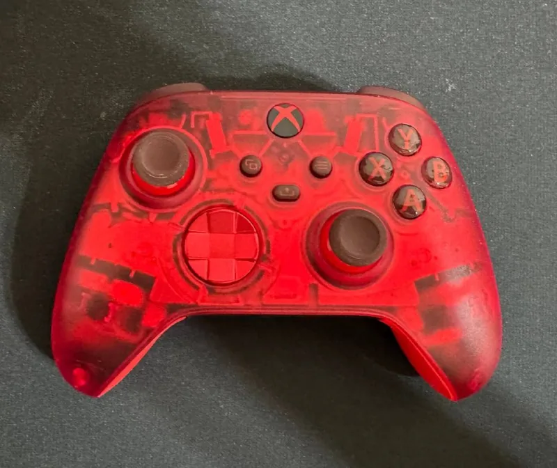 Xbox და PS5 DualSense კონტროლერები 1