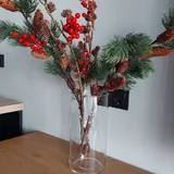 Столы, ваза, новогодние ветки 4