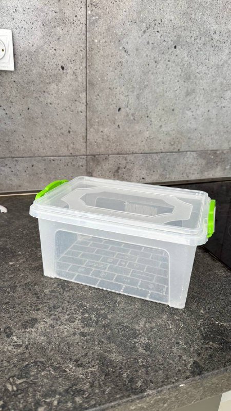 Большой пластиковый контейнер 24x14x12 см