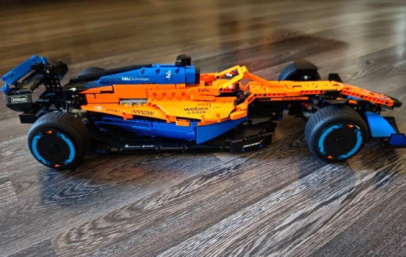 Коробка с lego, коллекционная модель Maclaren 2