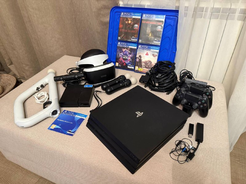 Sony PS4 PRO с комплектом PSVR и играми