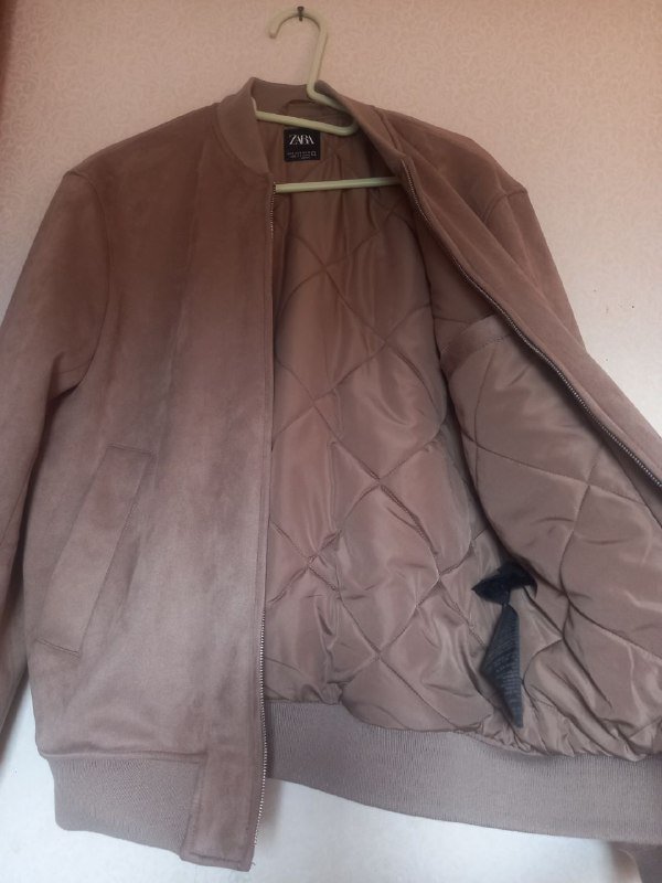 Куртка-фуфайка, куртка-бомбер Zara, пальто Furor, ботинки Verbenas, книги 3