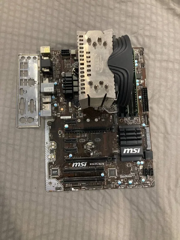 Комплект: процессор i5 6600, материнская плата MSI B150 PC Mate, кулер Deepcool Gammax 400, ОЗУ DDR4 16 ГБ 1