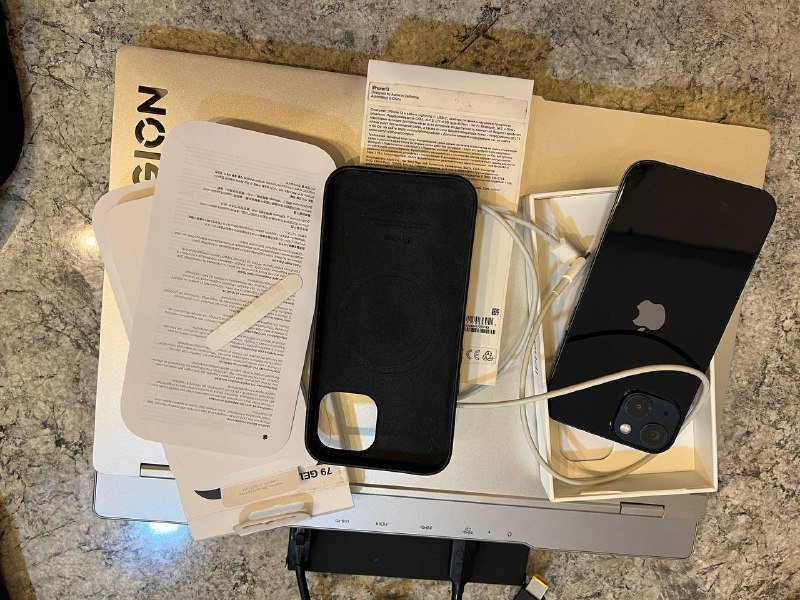 iPhone 13 128GB Midnight Blue с аксессуарами