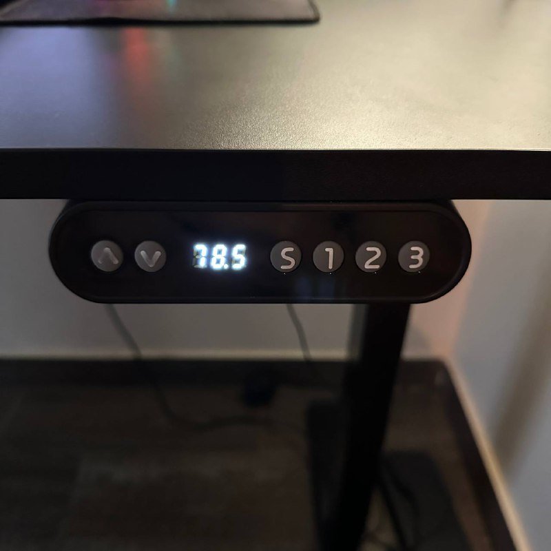 Регулируемый по высоте стол 2