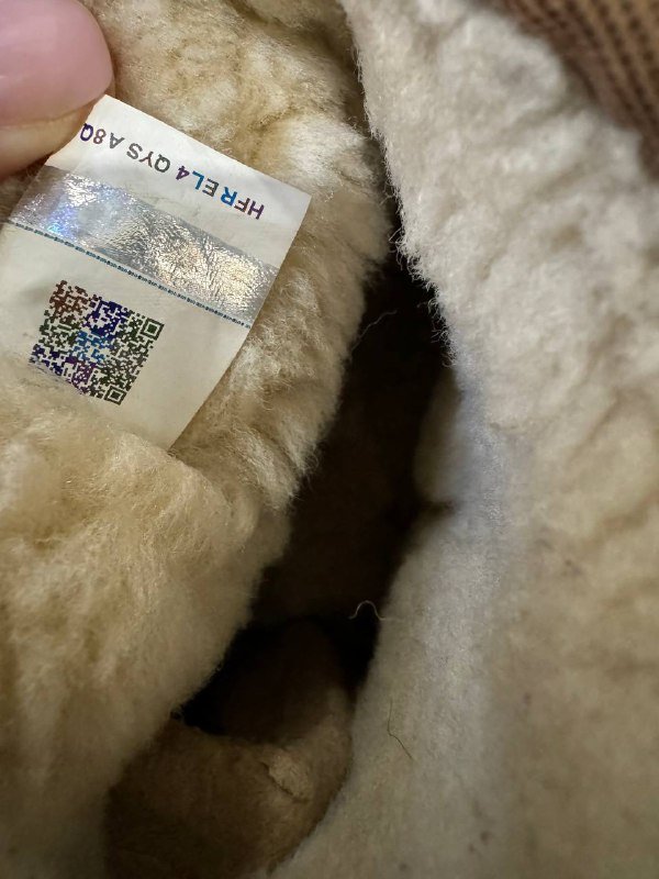 UGG ботинки, свитеры H&M и Massimo Dutti, костюм H&M 3