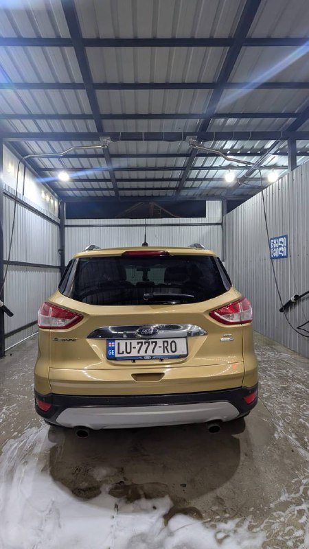 Ford Escape 1.6 2015 бензин полный привод